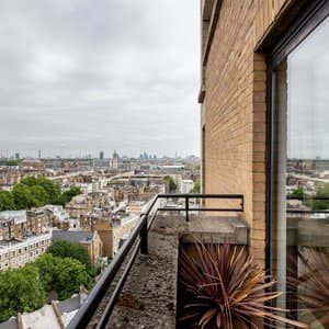 Stunning 2 bed Penthouse apartment