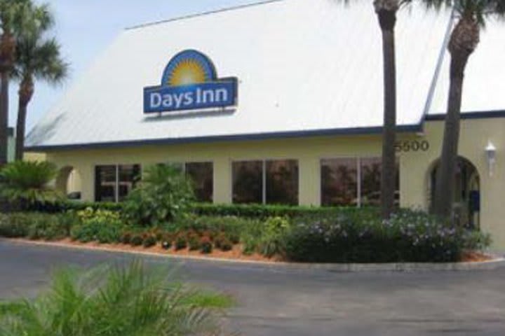 Days Inn by Wyndham Cocoa Beach Port Canaveral - Cocoa Beach, Estados ...