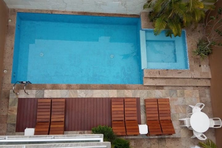 Piscina del hotel