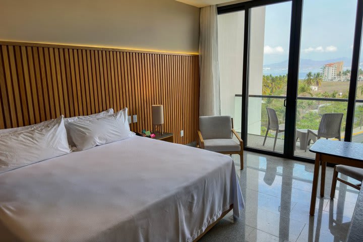 Deluxe guest room with panoramic view