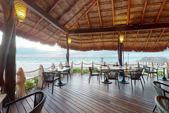 Restaurante Flor de Sal con vista al mar