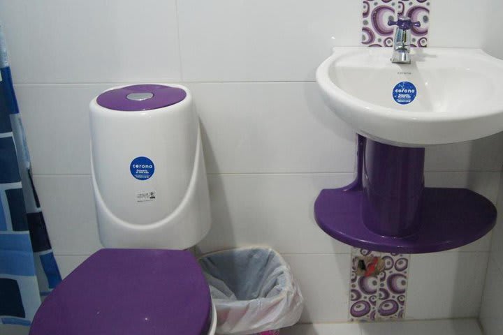 Baño de huéspedes