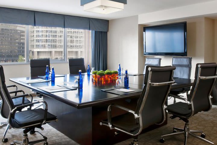 Sala de juntas en el hotel Wyndham Grand Riverfront en Chicago