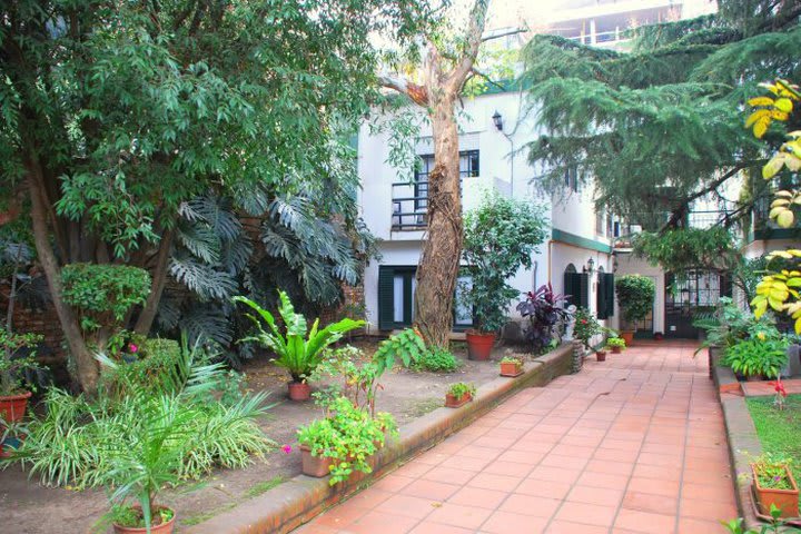 El hotel Caserón Porteño se ubica en una casona construida en 1900