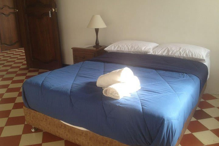 Habitación con una cama