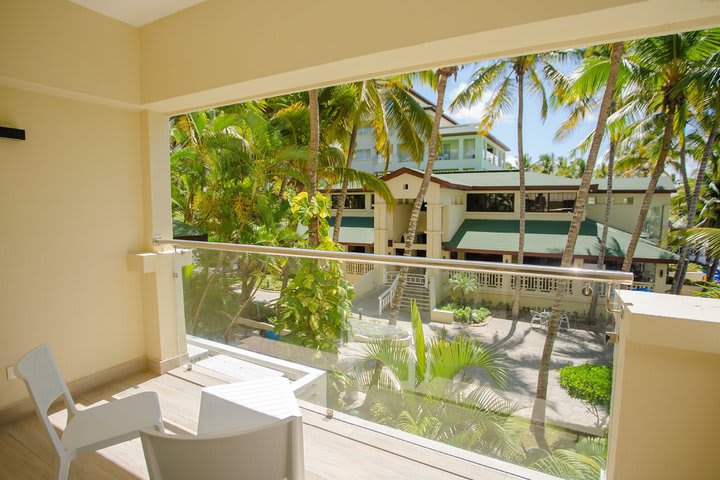 Balcón de una habitación con vista al jardín