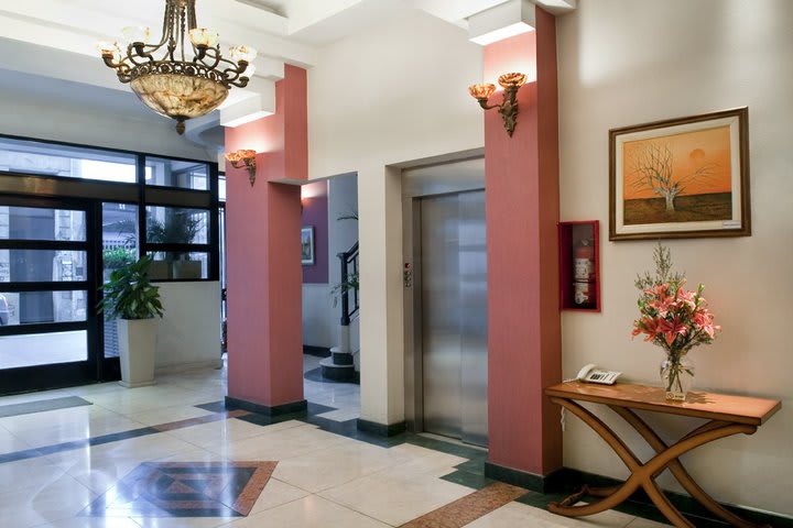 Lobby del hotel en Buenos Aires Reino del Plata