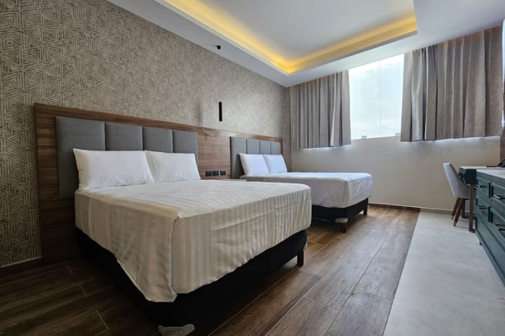 Deluxe double guest room