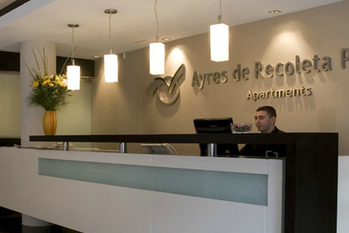 Recepción del Ayres De Recoleta Plaza