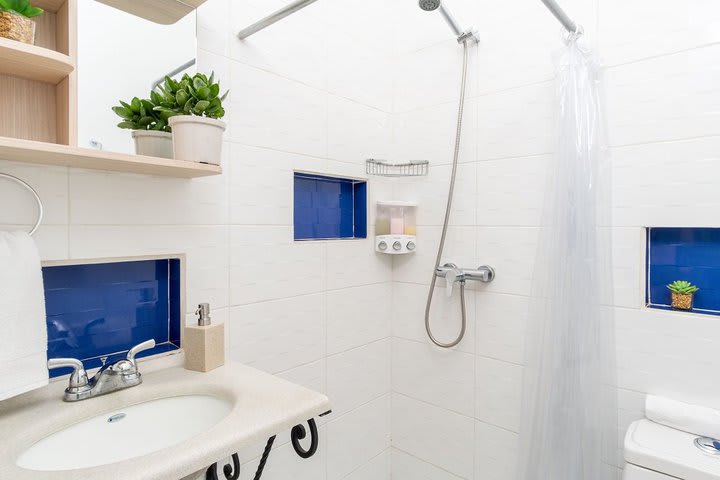 Baño privado de una habitación triple