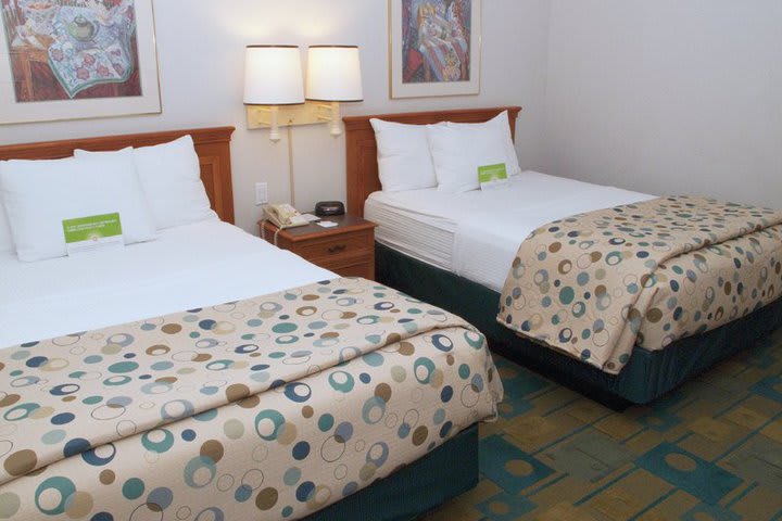 Double guest room at La Quinta Inn & Suites in Orlando near the University of Central Florida