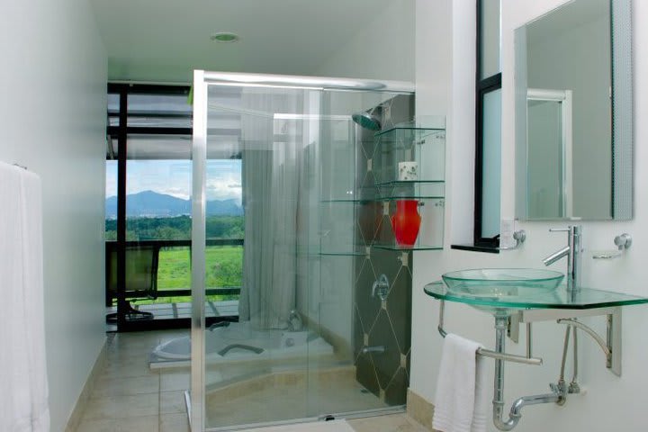 Bath in a guest room at the Casa Cristal Boutique, hotel in Costa Rica