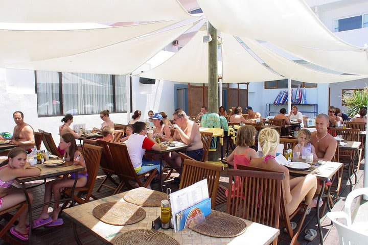 El restaurante del Hotel Presidente Ibiza tiene un área al aire libre