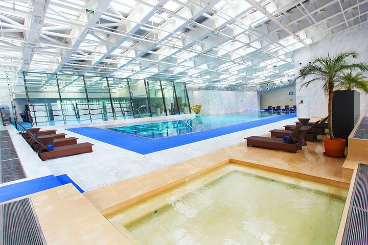 The Crowne Plaza Beijing Chaoyang U-Town has an indoor pool