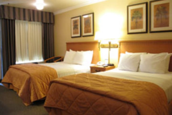 El hotel La Quinta Inn & Suites San Francisco Airport West tiene habitaciones dobles