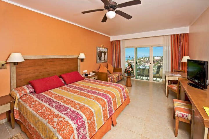 Guest rooms have tropical style