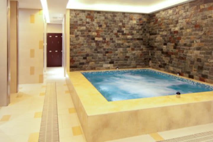 The Mercure hotel in Beijing has a Jacuzzi