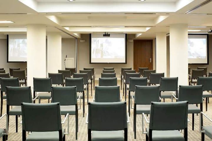 Meeting room at Le Meridien hotel in downtown Barcelona