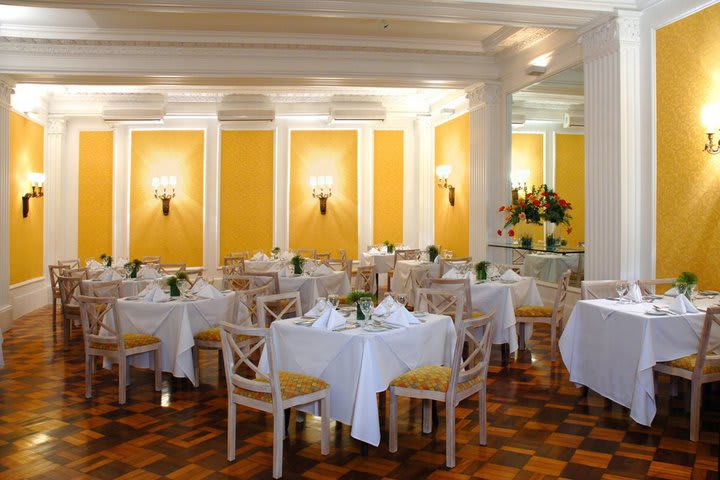 El restaurante del hotel Olinda Rio ofrece comida brasileña y francesa