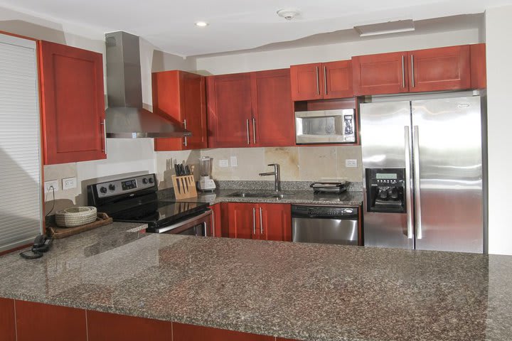 Cocina equipada en un apartamento