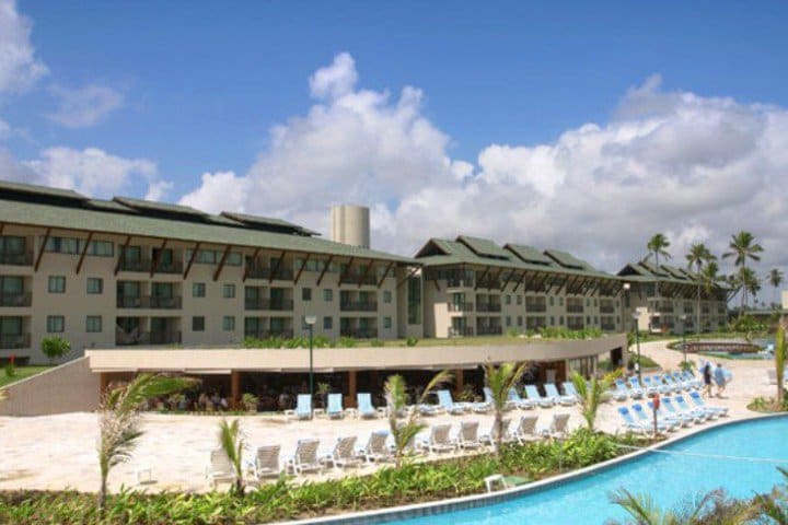 El hotel Beach Class Resort está situado frente a playa Muro Alto en Pernambuco