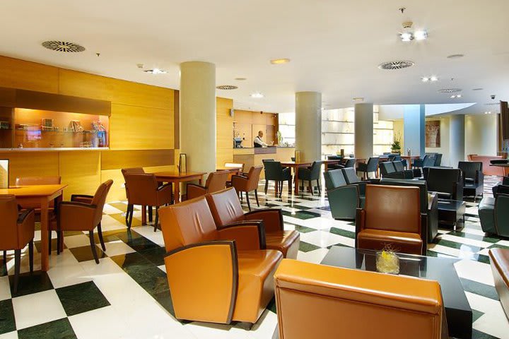 Sky Lounge Bar at the  Barcelona Airport hotel in El Prat de Llobregat