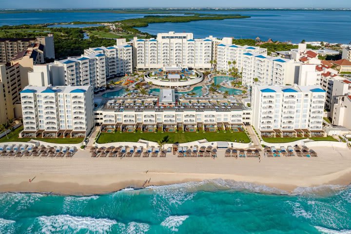 Hilton Cancún Mar Caribe All-Inclusive Resort