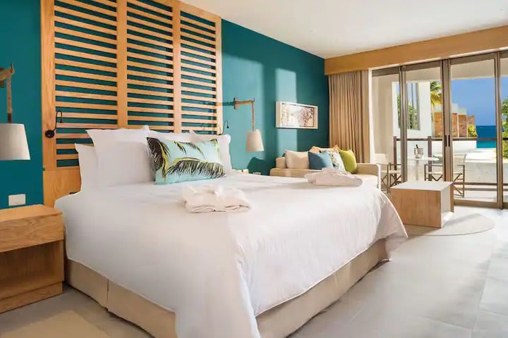 Junior Suite Partial Ocean View King - JRKPV