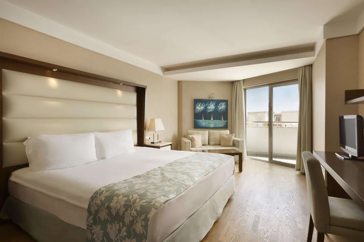 Deluxe Room, Side Sea View