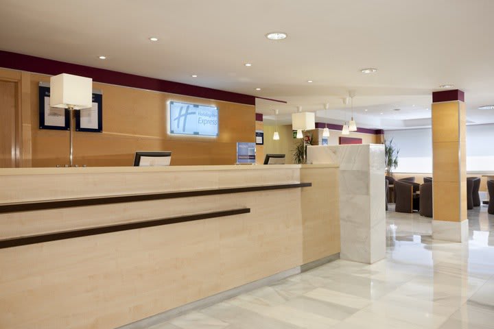 Front desk at the Holiday Inn Express Madrid - Alcobendas business hotel