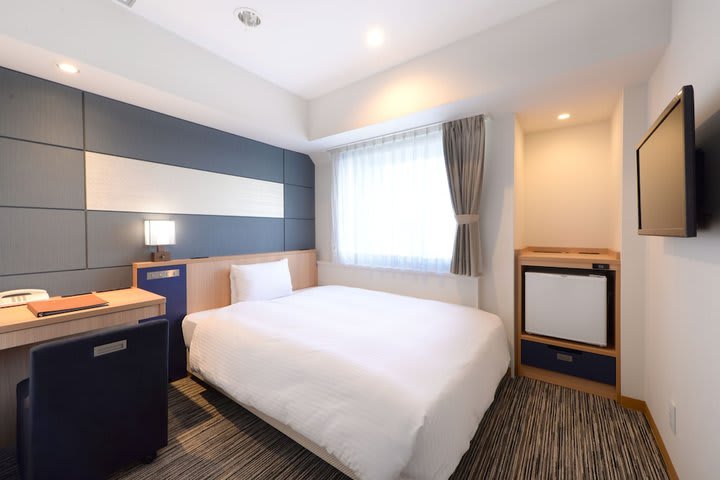 Adjoining High Floor Single Rooms, Non-Smoking, Newly Renovated