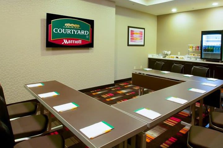 Las instalaciones del Courtyard New York Manhattan incluyen dos salones de eventos