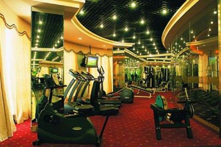 Gimnasio del hotel The Bund en el centro de Shanghái