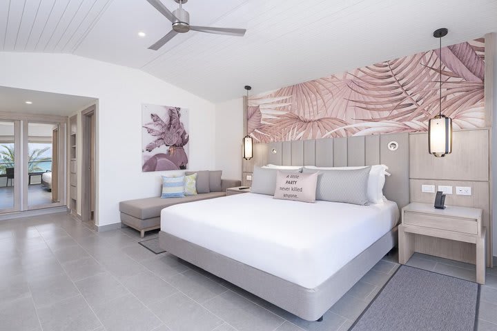 Img - Luxury Presidential Beach Front Walkout One Bedroom Suite Diamond Club