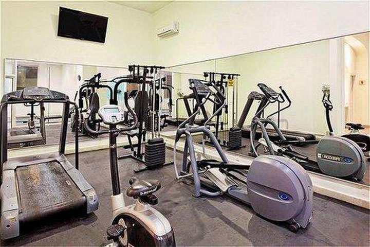 Gimnasio del hotel Holiday Inn Perinorte