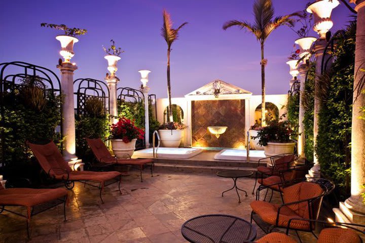 Terraza con jacuzzis en el Hotel Grano de Oro en San José de Costa Rica