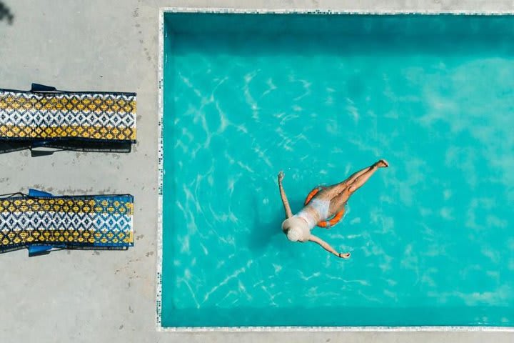 Disfrutando la piscina