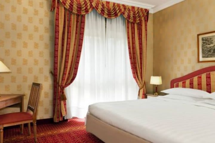 Superior guest rooms at the Four Points by Sheraton, business hotel in Milan