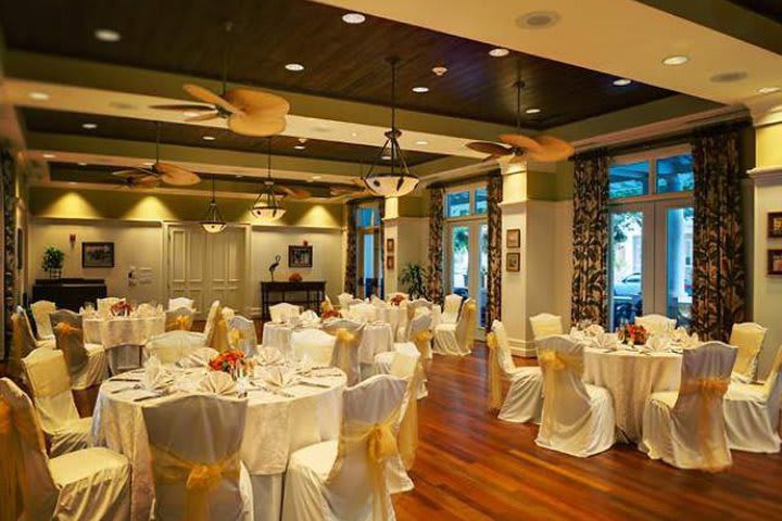 Banquete en un salón de eventos en el Bohemian Hotel en Celebration