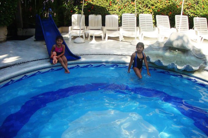 Sands Hotel in Acapulco has a children's pool