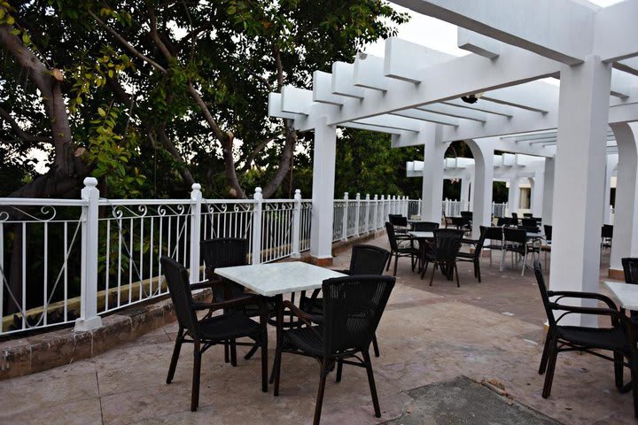 Panorámica de un restaurante al aire libre