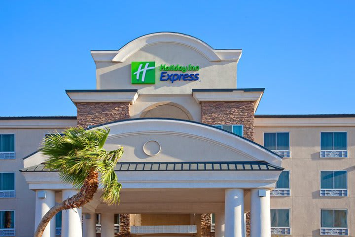 Entrada del hotel Holiday Inn Express en Las Vegas