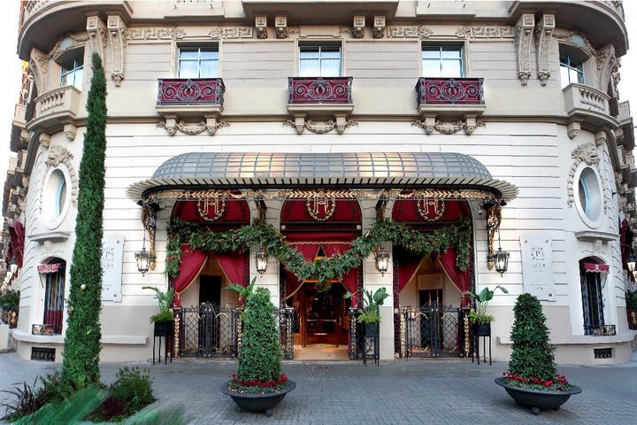 El hotel El Palace está albergado en un edificio histórico de 1919