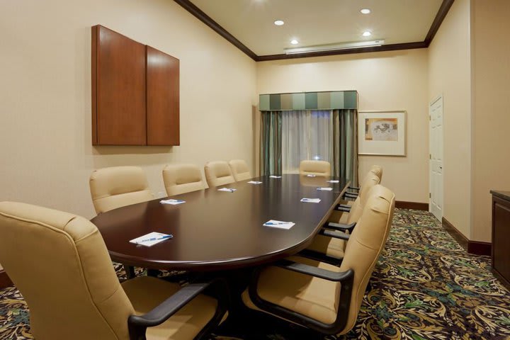 Hold your meetings at the Staybridge Suites San Antonio Sea World hotel