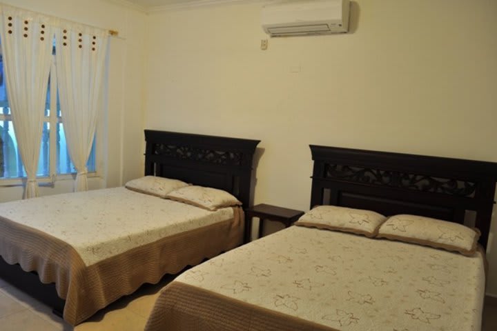 Guest room with two beds at Hotel Casa Mary in Cartagena