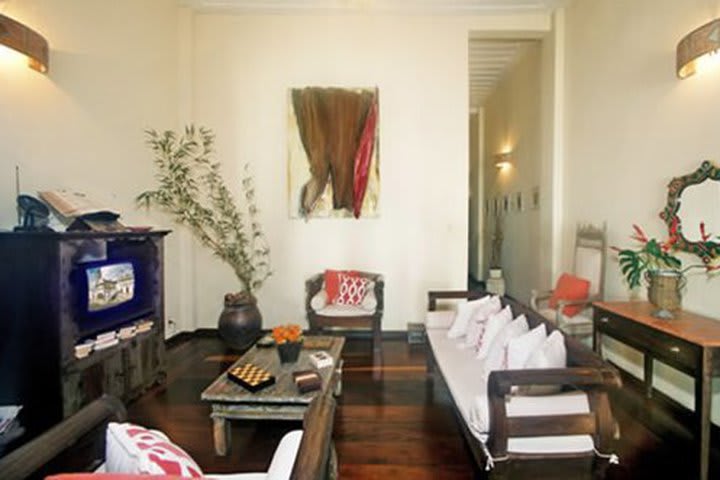 Guest sitting area at the Pousada Villa Carmo Salvador hotel