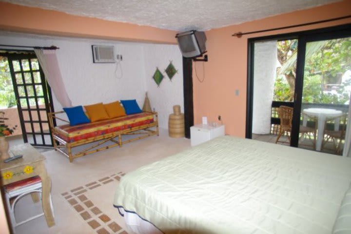 Guest room at the Porto da Lua hotel