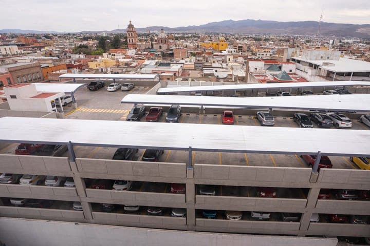 Hotel con estacionamiento