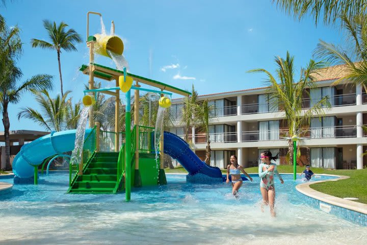 Children’s pool with rides