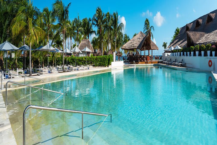 Hay dos piscinas en las instalaciones